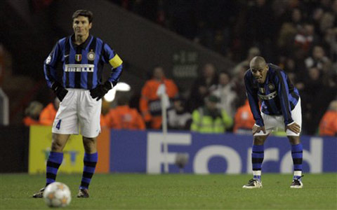  国米传奇马特拉齐现身教练席，临时指导防守  