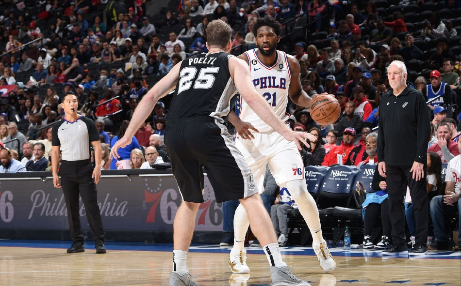  恩比德复出砍40分，76人逆转尼克斯  